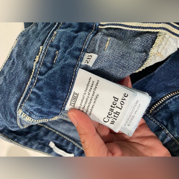 Closed Curved-X Double Button Raw Hem Tapered Jeans, organic cotton- size 26 - Picture 9 of 10